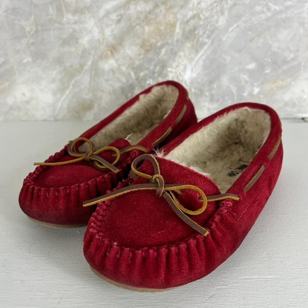 Minnetonka Cally Slippers Women's 9M Red Suede Faux Fur Lining Decorative Bow